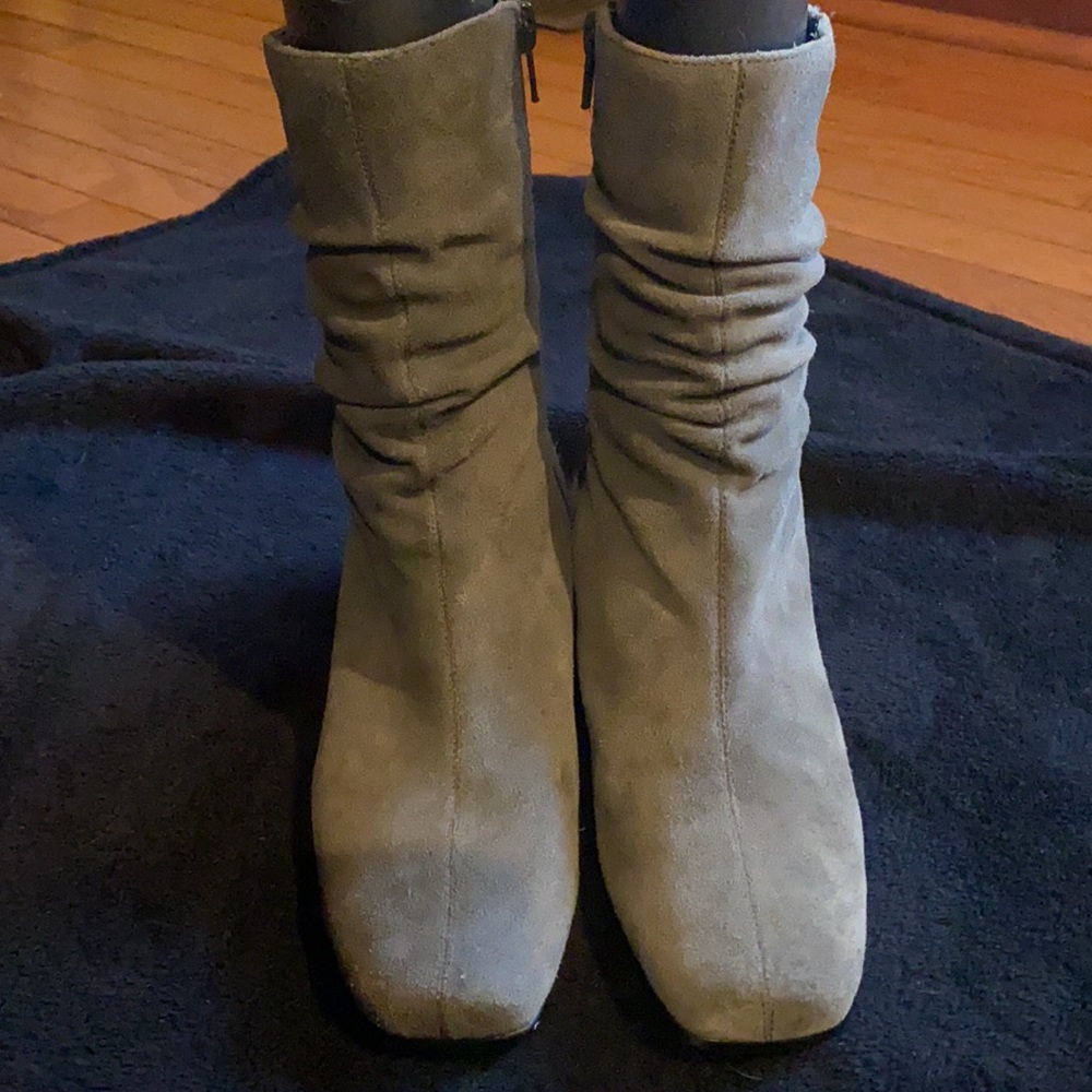 Grey suede wedge boot
